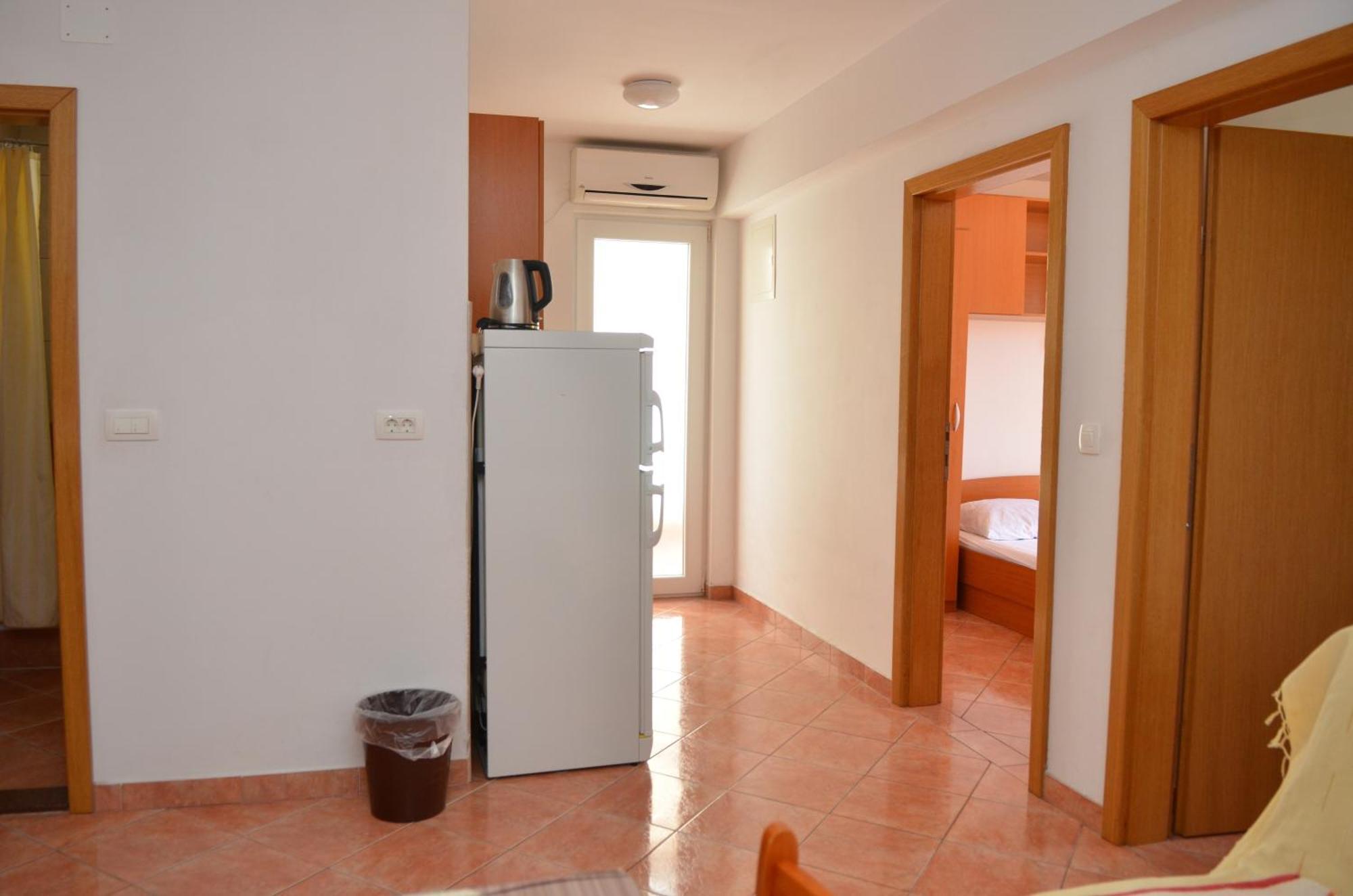 Apartments By The Sea Gradac, Makarska - 13681 Carnac Phòng bức ảnh